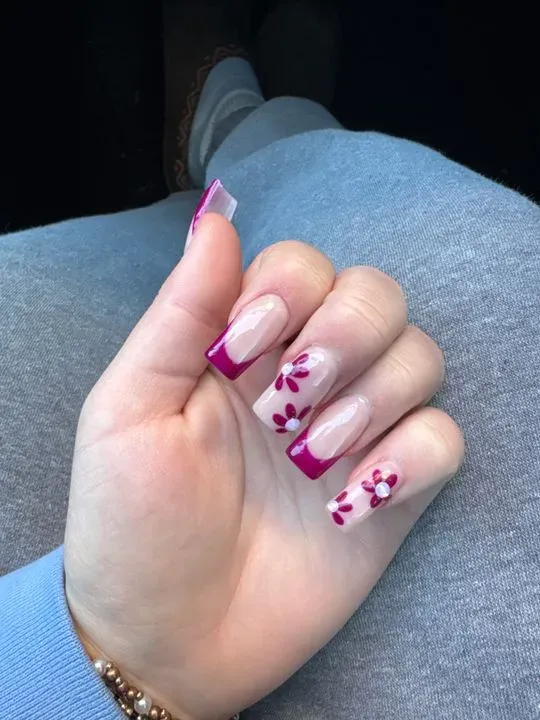 https://cdn.salonspotlight.com/photos/lyjBb4ozagUJ5eDDrl9i/8b53daf4-e7ef-466e-9969-d260ef17a394_720x720