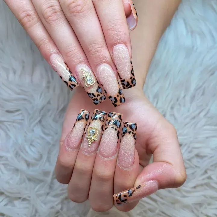 https://cdn.salonspotlight.com/photos/lyjBb4ozagUJ5eDDrl9i/c567a5a1-e6f7-457b-be4d-81420fecf047_720x720