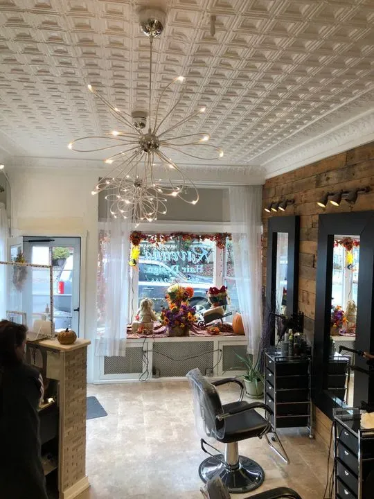 https://cdn.salonspotlight.com/photos/lzG8HL0BUIKdBJ8gIEKF/2da36369-e02e-411b-b342-d56df865964e_720x720