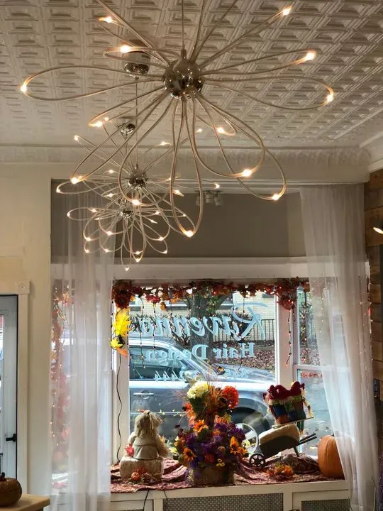 https://cdn.salonspotlight.com/photos/lzG8HL0BUIKdBJ8gIEKF/50f5ed97-5f1c-4166-9021-544f9f3397e6_720x720