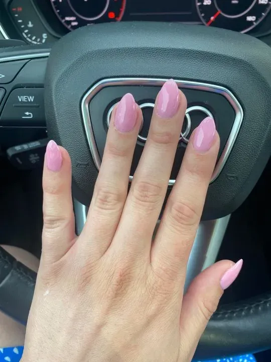 https://cdn.salonspotlight.com/photos/m0Auok1IedtvtCR8fkj7/6cf88a09-1219-4445-b6ce-706482880cd7_720x720