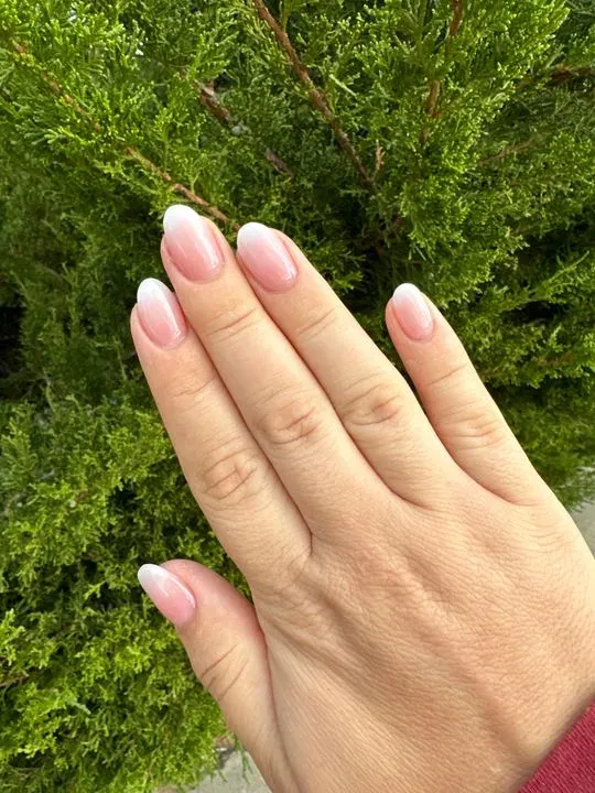 https://cdn.salonspotlight.com/photos/m1vwMX8BBBtiuo25rjc7/b4e82f1f-e801-41b2-8ac7-5a8031308fb6_720x720