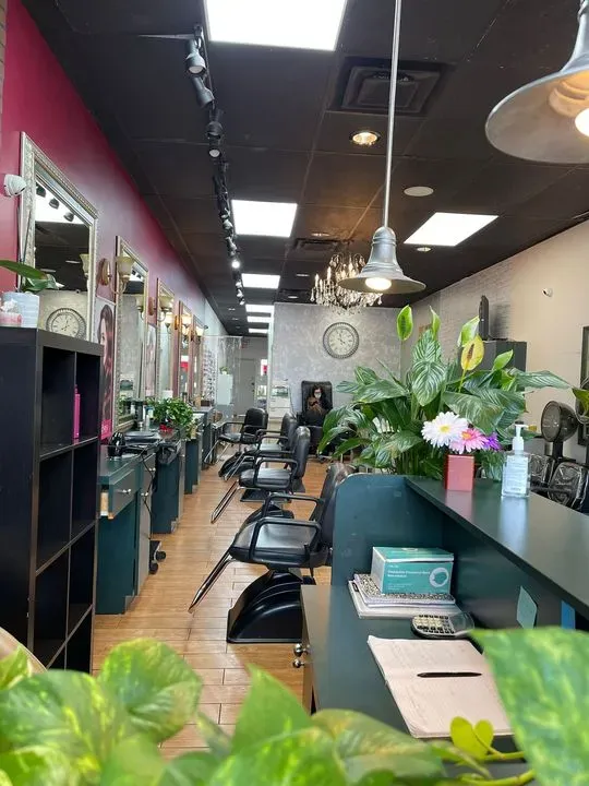 https://cdn.salonspotlight.com/photos/m20IJSeCib2zLNWyQMkj/c6324215-a66f-4847-a295-b9ea1119a319_720x720