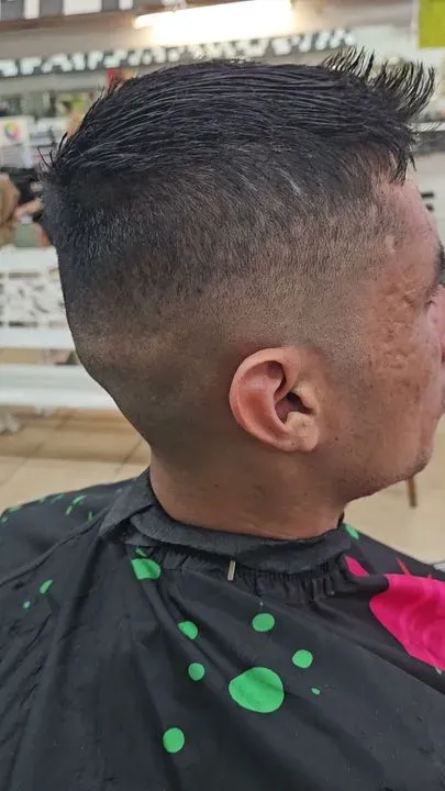 https://cdn.salonspotlight.com/photos/m3wX6N4UFLF5rNL4XaKr/8010ced0-7c23-45ca-8483-8a8fa2ae6d37_720x720