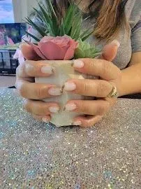 https://cdn.salonspotlight.com/photos/m3wX6N4UFLF5rNL4XaKr/c517b87f-b0d3-4cf7-979d-739254e8f6bf_720x720