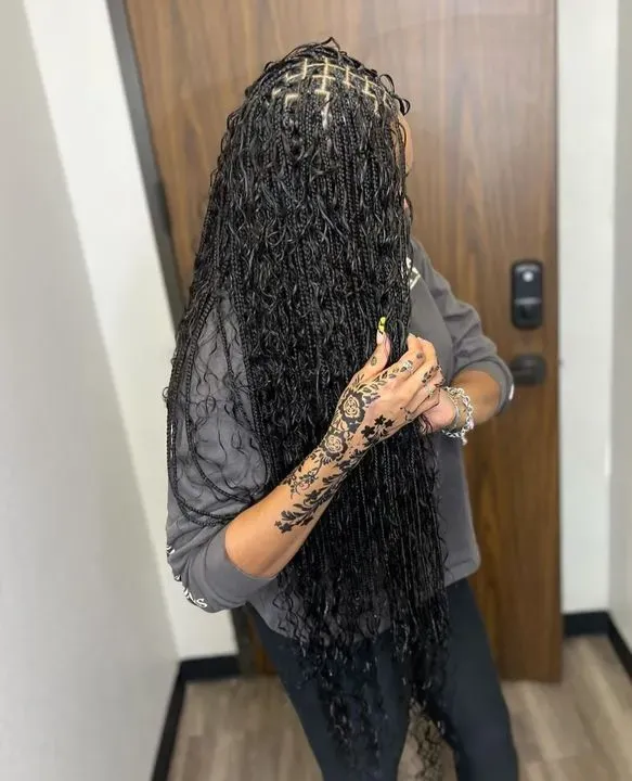 https://cdn.salonspotlight.com/photos/m5JUm3aSXBdwBEObiVjP/66499888-190d-4b05-8700-9b3e919a4bf1_720x720