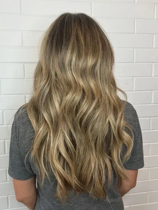 https://cdn.salonspotlight.com/photos/m6P8lDBZDh71LYUgezJ3/de681f5e-da24-4daa-b59f-2252d4729529_720x720