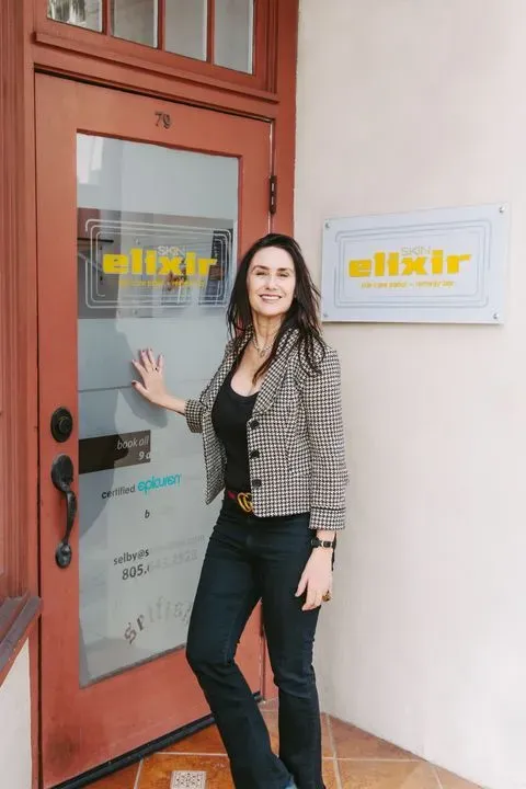https://cdn.salonspotlight.com/photos/m6bt99J7als9TzlIcVrR/0aee7345-49d5-4a6f-90ce-729e21135fcc_720x720