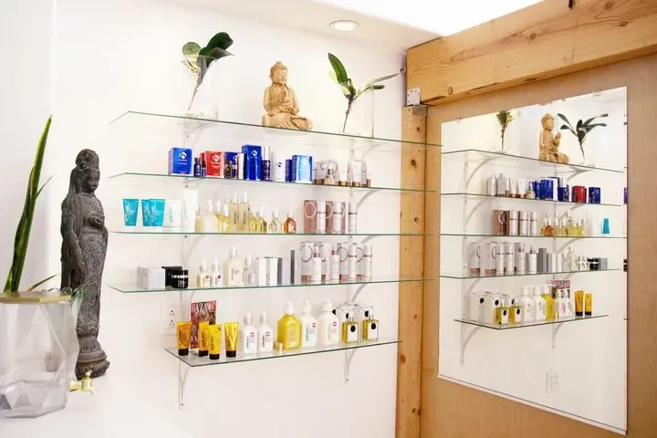 https://cdn.salonspotlight.com/photos/m6bt99J7als9TzlIcVrR/5e92bbf1-22d6-4d82-950d-d9eb513acf08_720x720