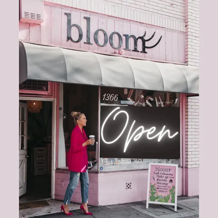 https://cdn.salonspotlight.com/photos/m6d3Xrk41dpNv5cHk9i9/f3fc231d-e161-4421-b98d-1398a739f880_720x720