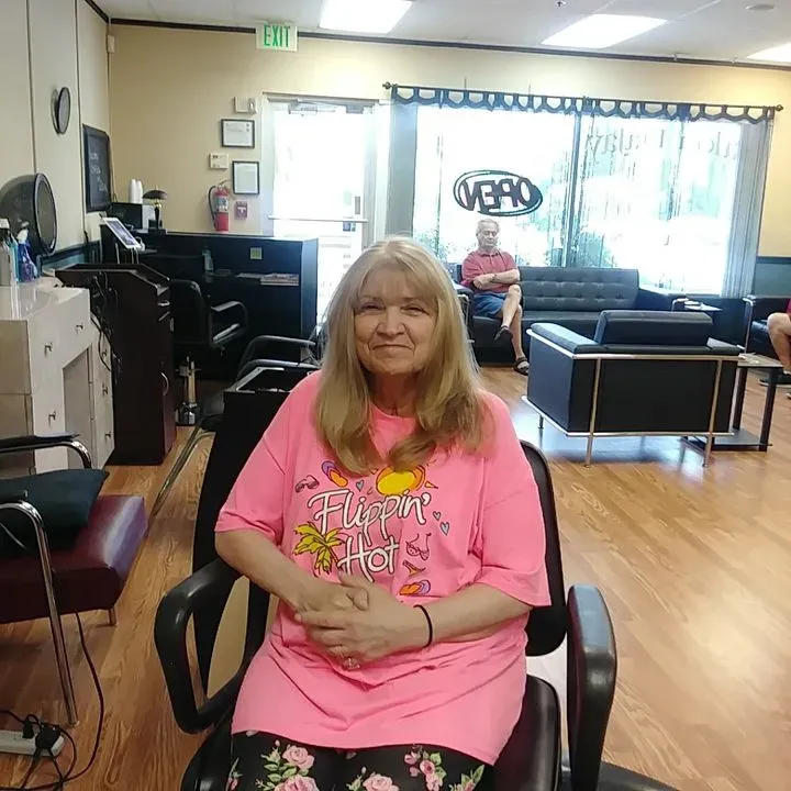 https://cdn.salonspotlight.com/photos/m7WxbwRR9uv53W10WQ2A/2d0155dd-61e7-44e9-94c0-9a5049cc05b3_720x720