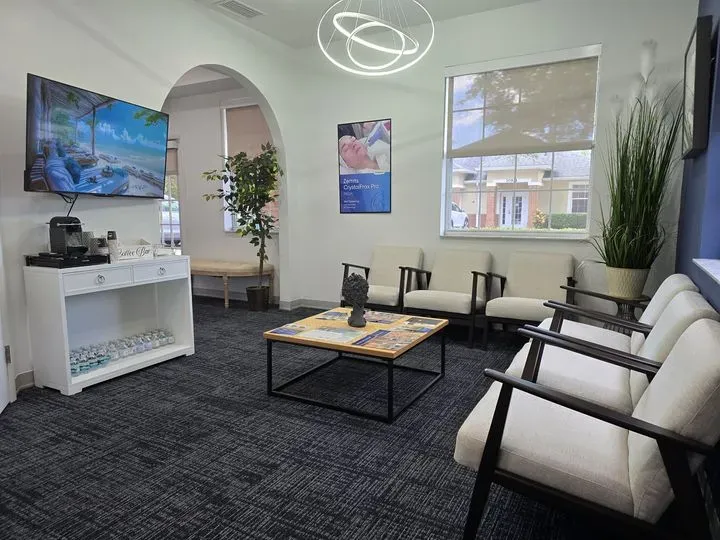 https://cdn.salonspotlight.com/photos/m9cx9YrPfx7R6HIi0308/41a5fa47-6872-4f4f-9b46-78e002657828_720x720