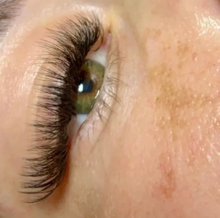 https://cdn.salonspotlight.com/photos/mAhuAD3dNAIGIxrUvikT/2bb8b6c8-4870-421c-b104-801ba88f6a7e_720x720