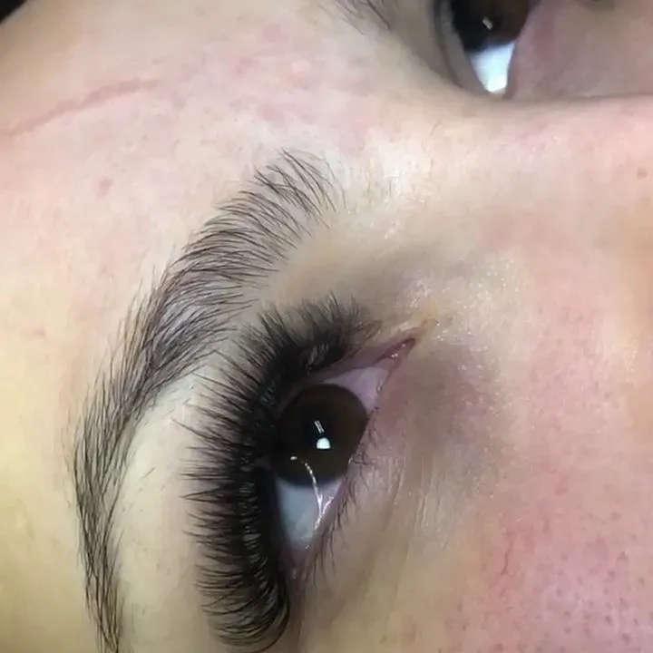 https://cdn.salonspotlight.com/photos/mAhuAD3dNAIGIxrUvikT/85b780d9-b15a-4443-96e6-7b493bdfbfb4_720x720