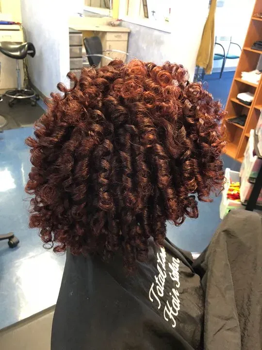 https://cdn.salonspotlight.com/photos/mC3a4gkufCCBgkyTXUWK/e4e1016e-0383-4550-8f47-9f9f52a82f80_720x720