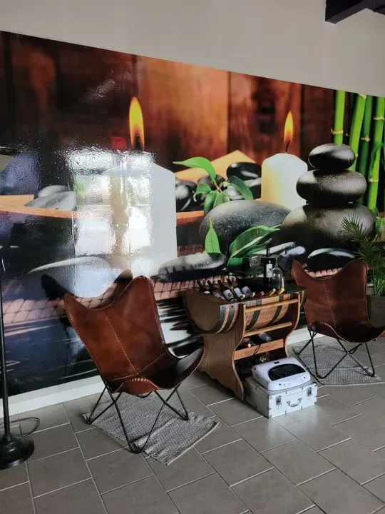 https://cdn.salonspotlight.com/photos/mEtCMKjT3j31atwvOaW3/38cccdfc-eaa6-4c85-a958-829758dc6f30_720x720