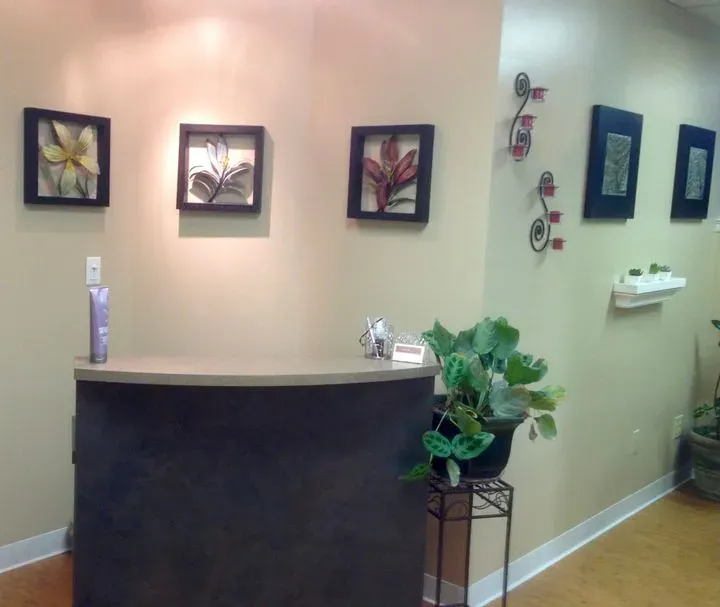 https://cdn.salonspotlight.com/photos/mHliA1IKy7RggU5vkL2G/0bcb935a-01f7-4da9-91f4-1cf8d22a8891_720x720