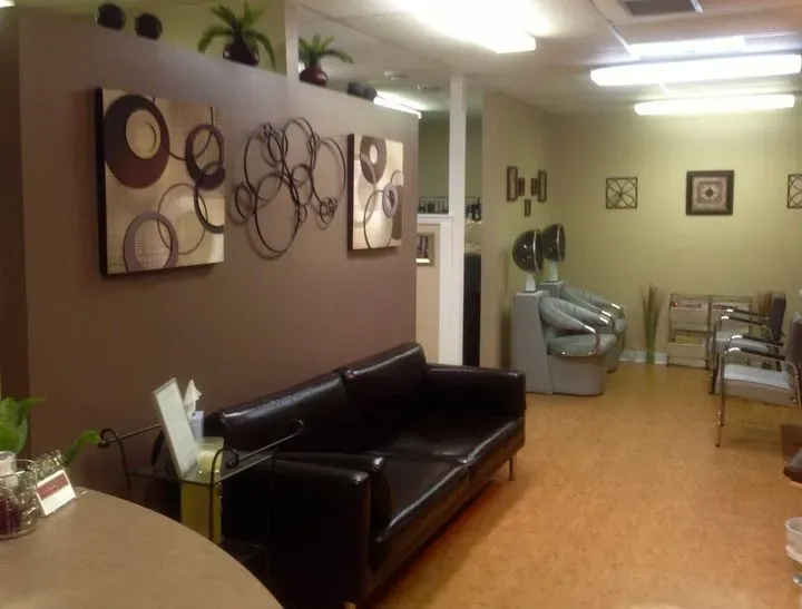 https://cdn.salonspotlight.com/photos/mHliA1IKy7RggU5vkL2G/ce281deb-f60c-475c-a5d0-247b0116fa44_720x720