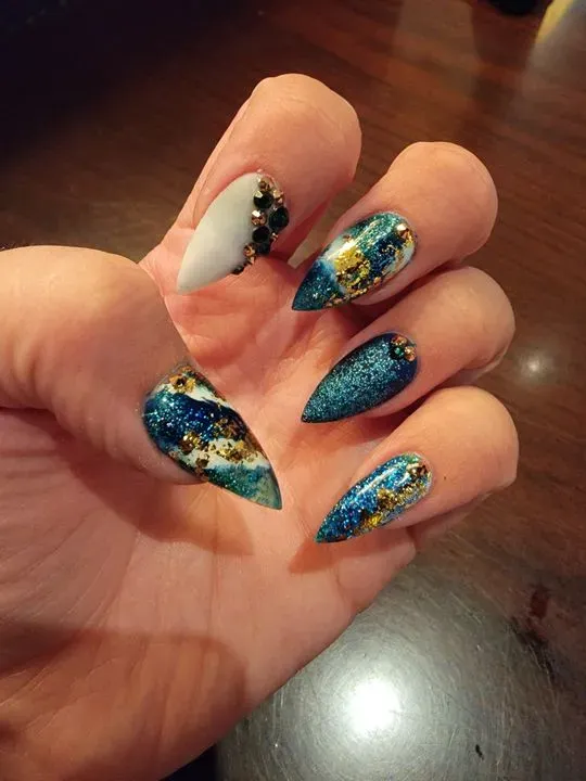https://cdn.salonspotlight.com/photos/mI9ouHW2kiSGssPmXJdM/850e0288-2f5d-4f2e-bba2-68d194d1e268_720x720