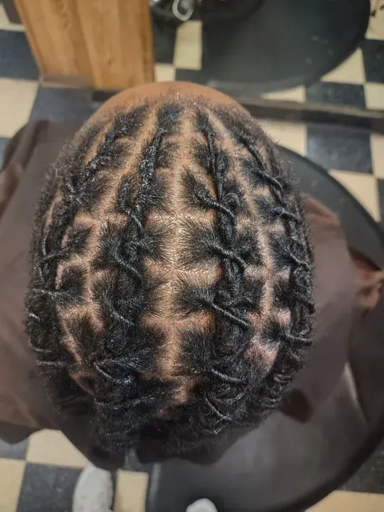 https://cdn.salonspotlight.com/photos/mImjmH4fZV5tCeRFA0bk/59061587-4e03-46e6-b83b-e1bc4bef2fd9_720x720