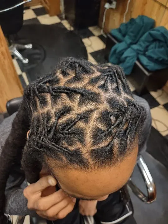 https://cdn.salonspotlight.com/photos/mImjmH4fZV5tCeRFA0bk/d133b734-cfec-46e7-8d58-e18657b87fd7_720x720