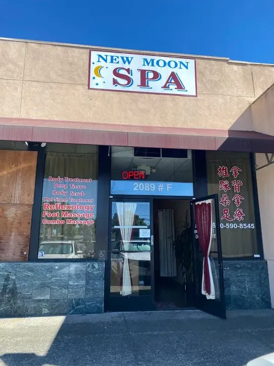 https://cdn.salonspotlight.com/photos/mIuoh3mPGELjDifp69Dd/51b5be9c-0203-415f-9aff-5840a5192b96_720x720