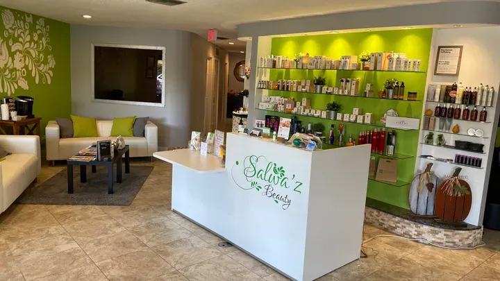 https://cdn.salonspotlight.com/photos/mJBkvz9RWoAjtg2pBSs3/8d4a4fdc-a1d6-4317-849e-0d8d5d279e45_720x720