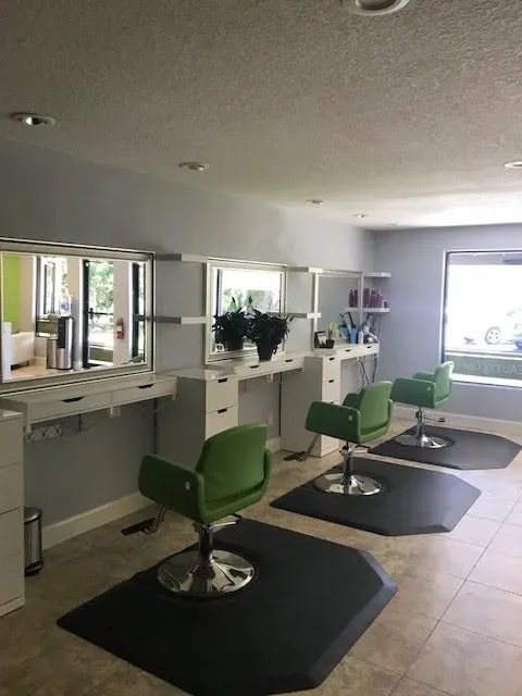 https://cdn.salonspotlight.com/photos/mJBkvz9RWoAjtg2pBSs3/f55d1b5f-14d6-4921-a75a-1565ec5adac9_720x720