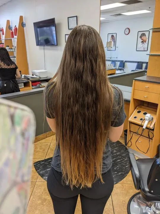 https://cdn.salonspotlight.com/photos/mMT9a09eNwipGGSQo8kx/c8f41ef4-841e-4b6c-8d97-4219bf33c6b1_720x720