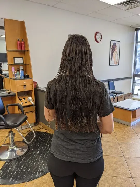 https://cdn.salonspotlight.com/photos/mMT9a09eNwipGGSQo8kx/dac8a4fc-0308-4314-b470-1daaa2b53905_720x720