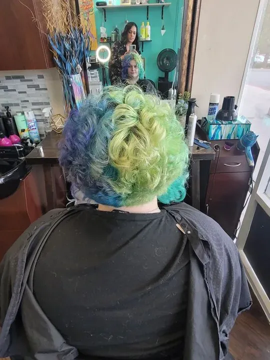 https://cdn.salonspotlight.com/photos/mPvS7PpqAAWGS3sFaADB/229e4c7a-61f2-45ad-8a46-41e281de0d3c_720x720