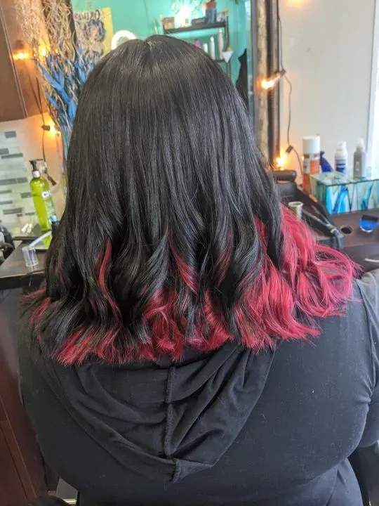 https://cdn.salonspotlight.com/photos/mPvS7PpqAAWGS3sFaADB/53cb940d-d0bb-4c96-b953-c6e2f0a6b4f7_720x720
