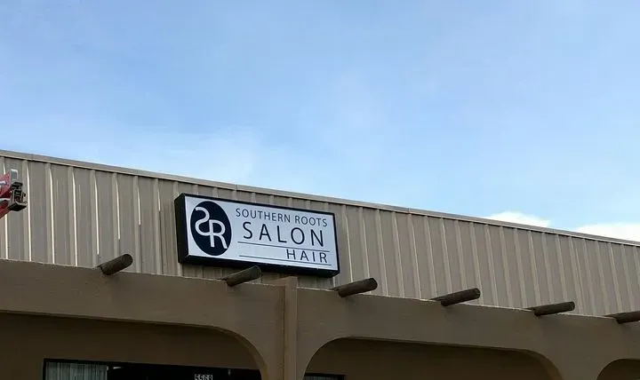 https://cdn.salonspotlight.com/photos/mR5cxBN8sYi22AidrOep/194883a6-f239-4046-86b2-c1283d400b03_720x720