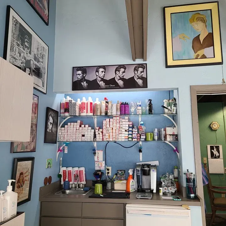 https://cdn.salonspotlight.com/photos/mSNZJVd088kvRjCXQpZ3/2aefb78f-dd84-4fa9-846f-741d53f4be68_720x720