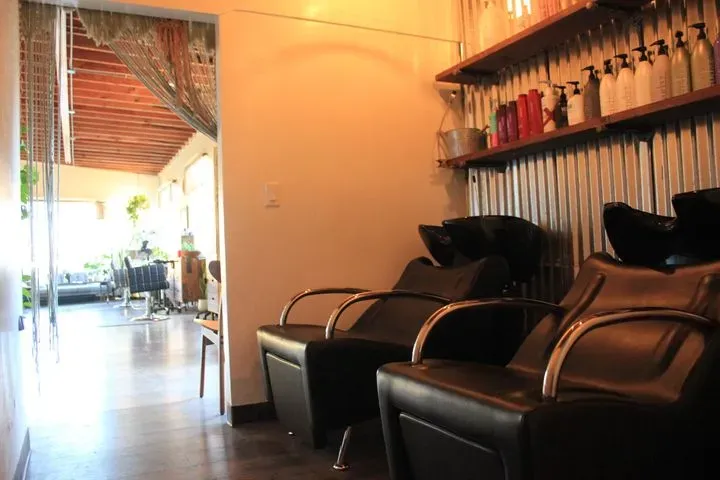 https://cdn.salonspotlight.com/photos/mUfYAxbCj8b6iF81SBS3/a4504e97-6825-4bef-87aa-119ec2d74bf1_720x720