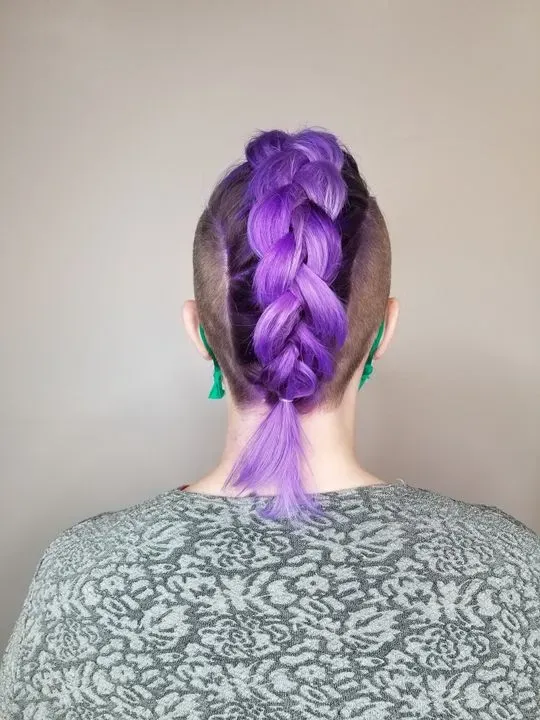https://cdn.salonspotlight.com/photos/mUofB3qafKjj6ndzxrGs/cd7e99d0-946a-474b-862f-3da5ff7f6bad_720x720