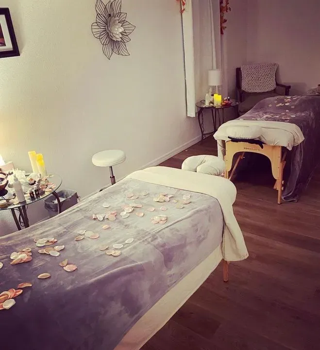 https://cdn.salonspotlight.com/photos/mWKsUL9nB82Q4bDEaUJn/efb9c94a-640e-40e2-9597-880226462389_720x720