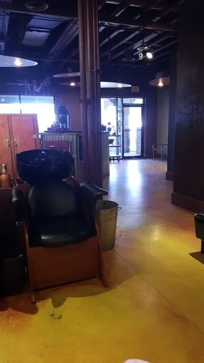 https://cdn.salonspotlight.com/photos/mYvQ6jwbsxwOZOWRFscB/158db88c-1f7e-4eb5-ac9b-f29c48d97ec5_720x720