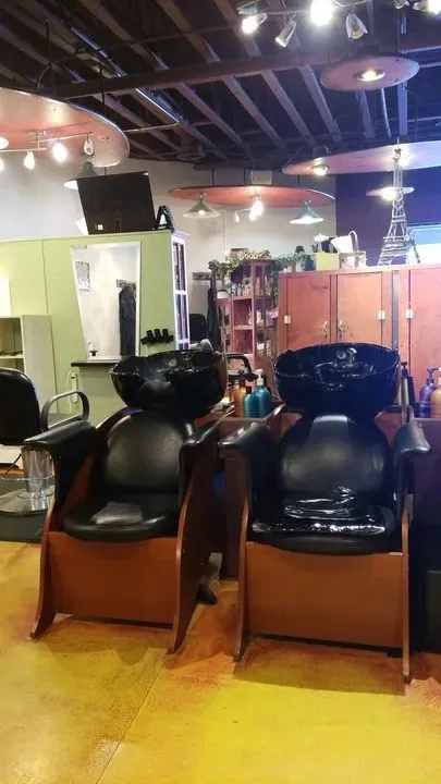 https://cdn.salonspotlight.com/photos/mYvQ6jwbsxwOZOWRFscB/295f8b19-85ed-41cd-8460-4396da3687f6_720x720