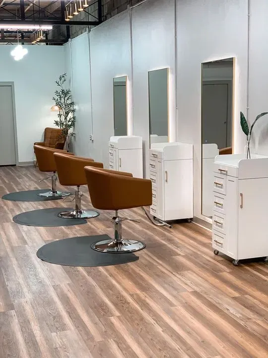 https://cdn.salonspotlight.com/photos/mcc73zOGS2mvPvnLi8Tj/f8a5671c-f92d-4d73-820f-44e9890a82dc_720x720