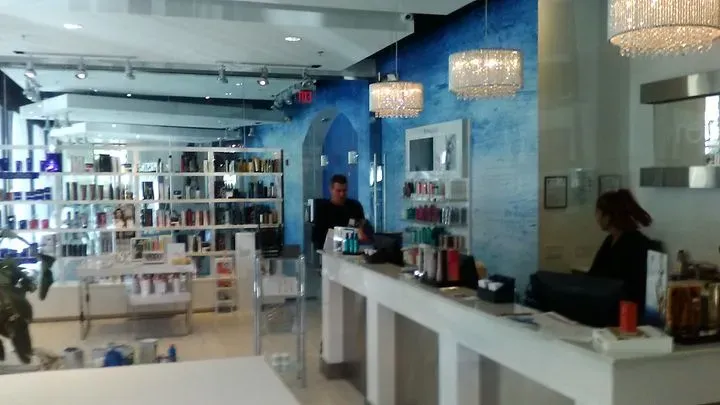 https://cdn.salonspotlight.com/photos/mckAR4Mh5QB7wdhXdrgD/93c44d40-2c45-401c-ae76-c97f64ffe0d4_720x720