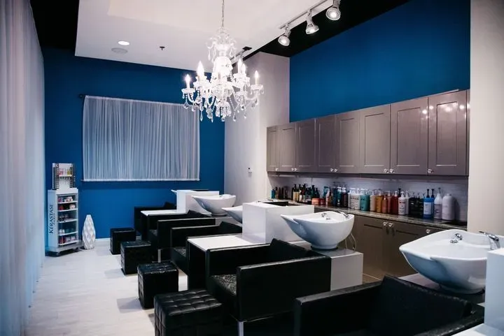 https://cdn.salonspotlight.com/photos/mckAR4Mh5QB7wdhXdrgD/c9f7f8b7-68d4-44f4-b1eb-0cfc9afbbaab_720x720