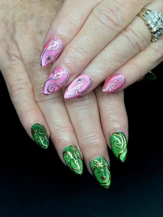 https://cdn.salonspotlight.com/photos/meEHmTS7phXteGzHn58U/77f39b60-0373-4408-bdee-3c7e5a513177_720x720