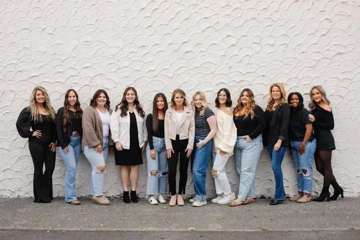 https://cdn.salonspotlight.com/photos/meEHmTS7phXteGzHn58U/d593cd94-3251-41b8-b2cc-023132f7a61b_720x720