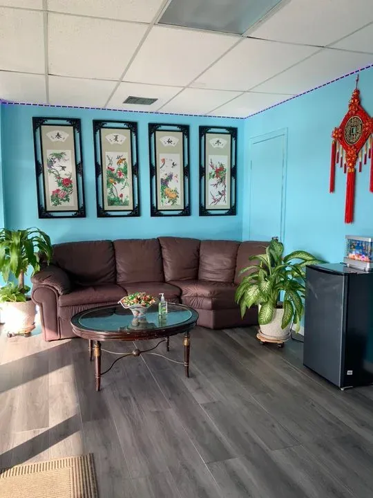 https://cdn.salonspotlight.com/photos/meyh3OIhixh8UQvRAG8E/0e0b7584-97d3-477e-b7c9-756c642d455d_720x720
