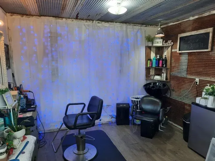 https://cdn.salonspotlight.com/photos/mfX8uWZW52fXp7jlnbs5/4d180bb0-67d0-436c-9769-d073ecd53f7c_720x720