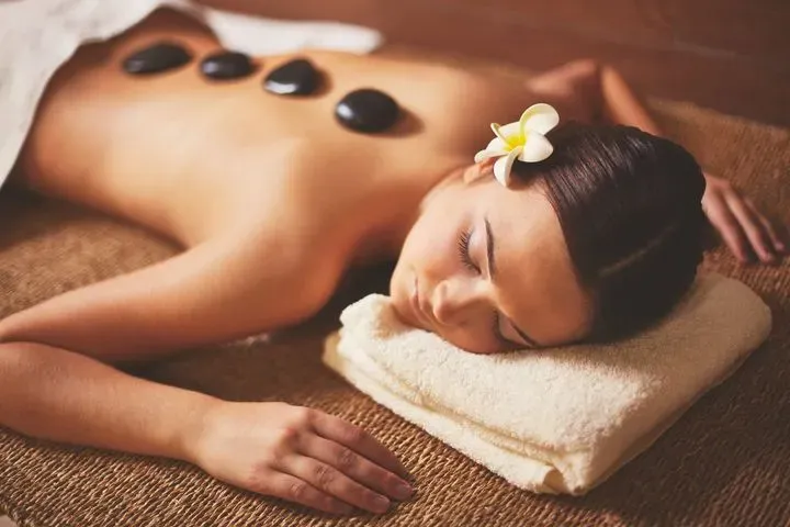 https://cdn.salonspotlight.com/photos/mhpYpp6VyD6WjvSrnNeF/7661a6ef-53e6-4266-afd5-c934a4b2676a_720x720