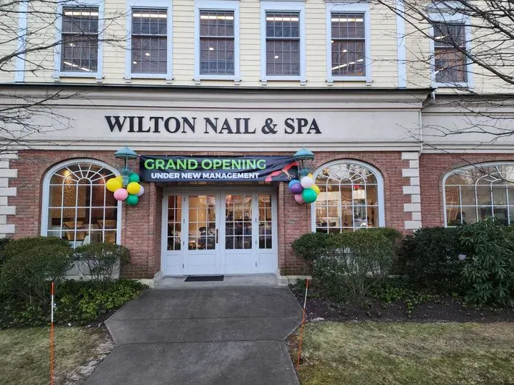 https://cdn.salonspotlight.com/photos/mjVnVrmWtYy7F4lgvbmk/acfdd104-638e-4c11-9b4c-907d1cb1a03d_720x720