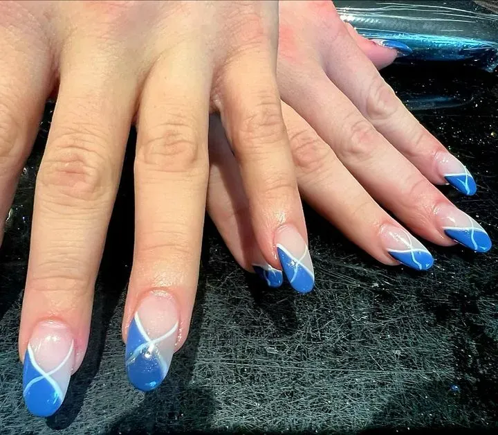 https://cdn.salonspotlight.com/photos/mjVnVrmWtYy7F4lgvbmk/c76f8fcd-ae41-43f8-a392-6f156a7e72e3_720x720