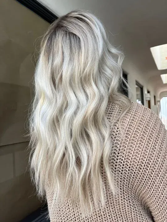 https://cdn.salonspotlight.com/photos/mk8pGEOOzy9RjkcRTZE7/ce507279-58df-4455-b180-b88a39414108_720x720